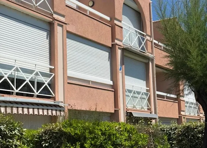 Pleasant With Balcony Close To The Apartament *